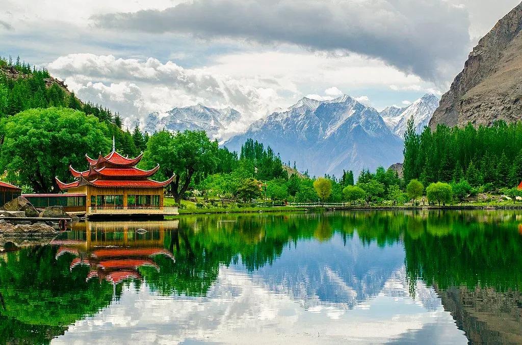 Day 2: Shangrila Resort & Upper Kachura Lake